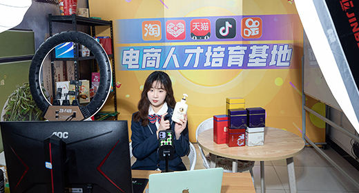 �V�����A��(li��n)�W(w��ng)�Ƽ��WУ