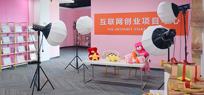 ���A��(li��n)�W(w��ng)�Ƽ��W(xu��)УУ�@�Ļ�