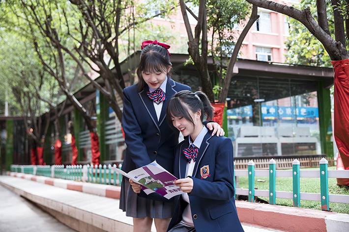 �ϼ��g�WУ��Ů���Wʲô���I(y��)�þ͘I(y��)��