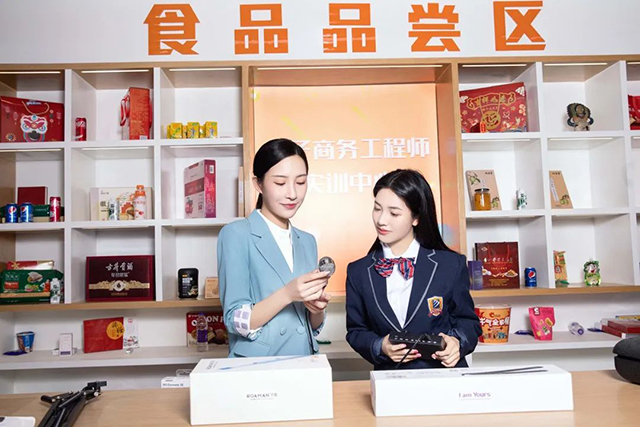 �V�����A��(li��n)�W(w��ng)�Ƽ��WУ